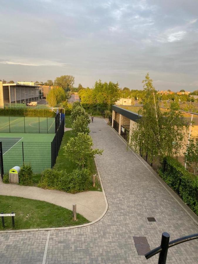 Contemporary Trumpington Apartment With Self Check-In ,Free On-Site Parking, Terrace, Super Fast Wifi & 5 Mins Drive To Papworth & Addenbrookes Hospitals Cambridge  Luaran gambar