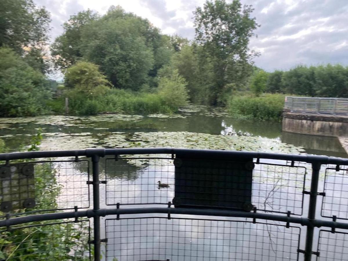Contemporary Trumpington Apartment With Self Check-In ,Free On-Site Parking, Terrace, Super Fast Wifi & 5 Mins Drive To Papworth & Addenbrookes Hospitals Cambridge  Luaran gambar
