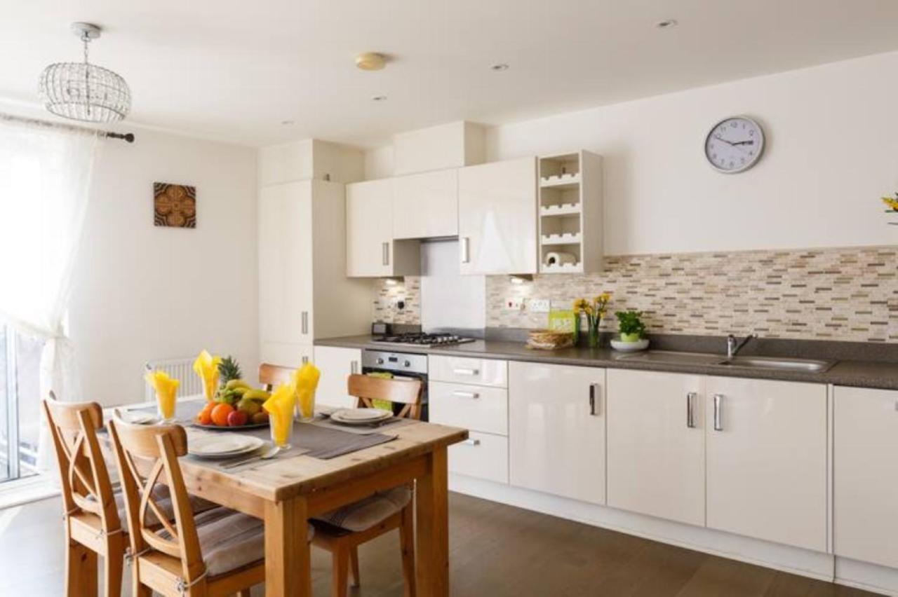 Contemporary Trumpington Apartment With Self Check-In ,Free On-Site Parking, Terrace, Super Fast Wifi & 5 Mins Drive To Papworth & Addenbrookes Hospitals Cambridge  Luaran gambar