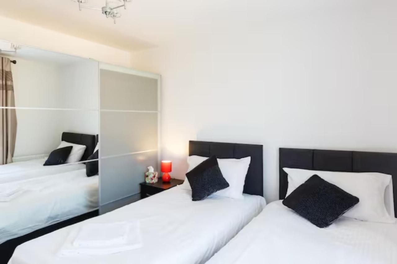 Contemporary Trumpington Apartment With Self Check-In ,Free On-Site Parking, Terrace, Super Fast Wifi & 5 Mins Drive To Papworth & Addenbrookes Hospitals Cambridge  Luaran gambar