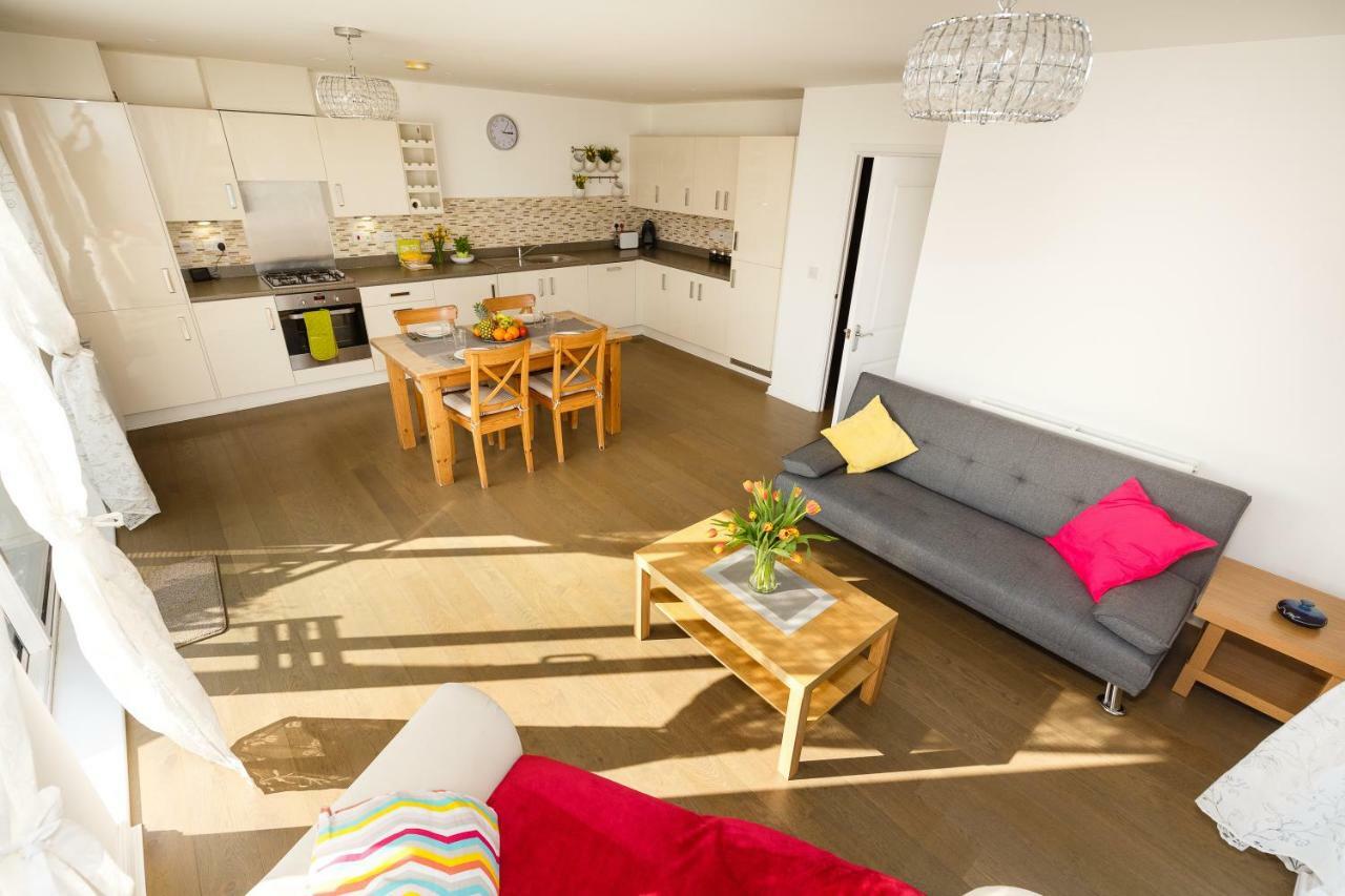 Contemporary Trumpington Apartment With Self Check-In ,Free On-Site Parking, Terrace, Super Fast Wifi & 5 Mins Drive To Papworth & Addenbrookes Hospitals Cambridge  Luaran gambar