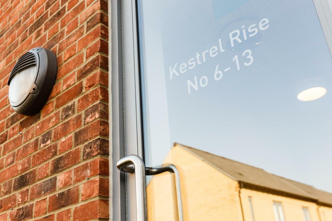 Contemporary Trumpington Apartment With Self Check-In ,Free On-Site Parking, Terrace, Super Fast Wifi & 5 Mins Drive To Papworth & Addenbrookes Hospitals Cambridge  Luaran gambar