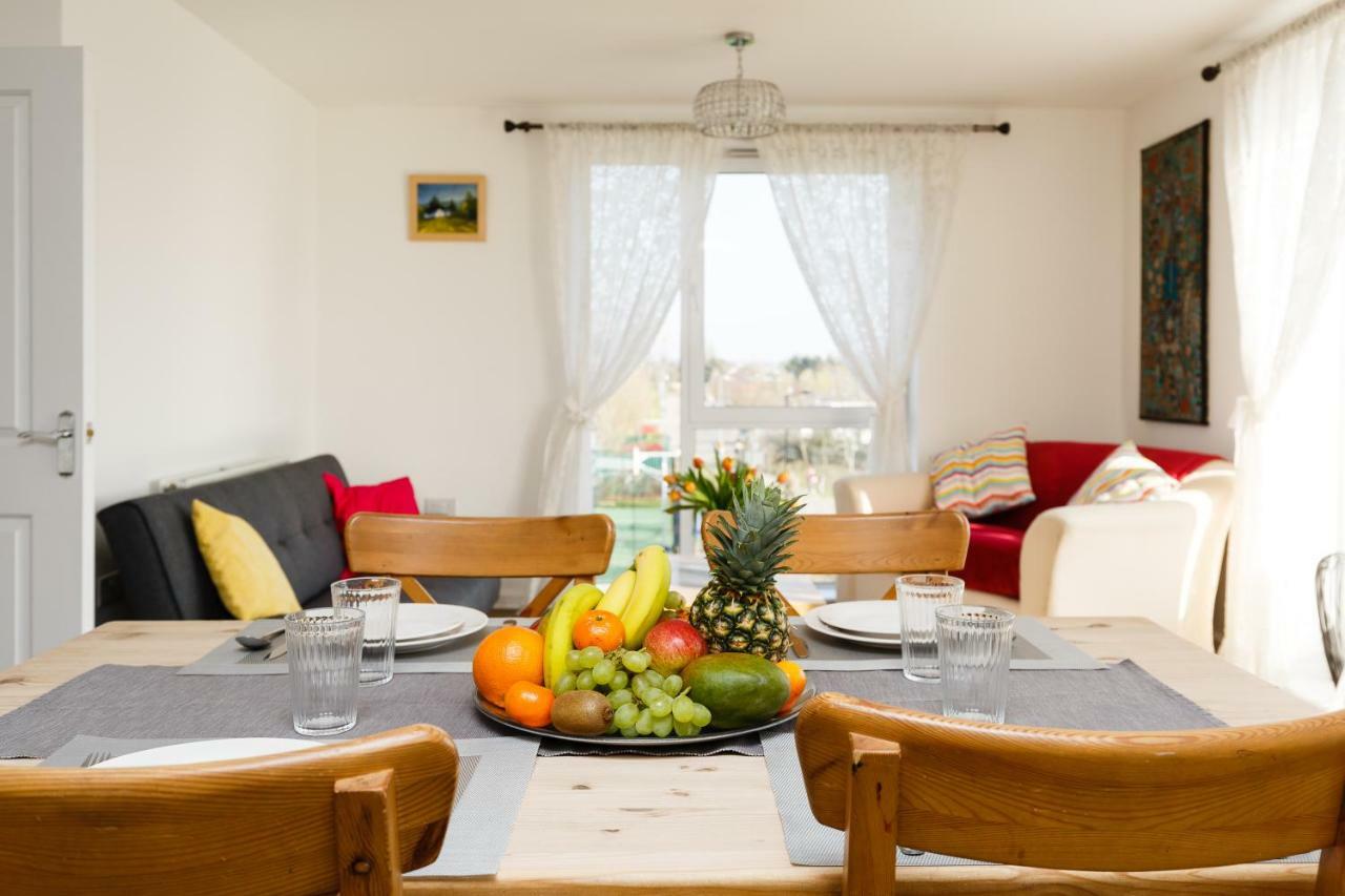 Contemporary Trumpington Apartment With Self Check-In ,Free On-Site Parking, Terrace, Super Fast Wifi & 5 Mins Drive To Papworth & Addenbrookes Hospitals Cambridge  Luaran gambar