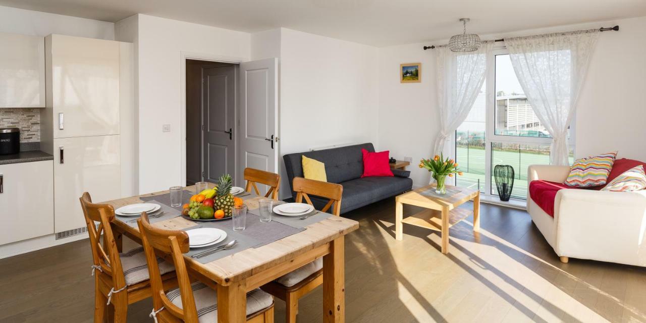 Contemporary Trumpington Apartment With Self Check-In ,Free On-Site Parking, Terrace, Super Fast Wifi & 5 Mins Drive To Papworth & Addenbrookes Hospitals Cambridge  Luaran gambar