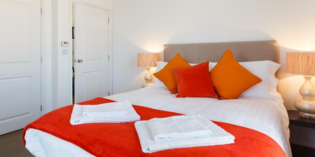 Contemporary Trumpington Apartment With Self Check-In ,Free On-Site Parking, Terrace, Super Fast Wifi & 5 Mins Drive To Papworth & Addenbrookes Hospitals Cambridge  Luaran gambar