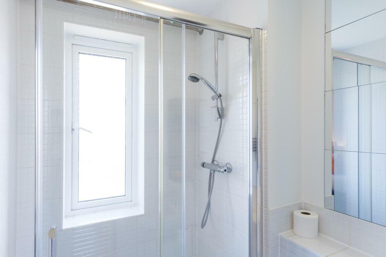 Contemporary Trumpington Apartment With Self Check-In ,Free On-Site Parking, Terrace, Super Fast Wifi & 5 Mins Drive To Papworth & Addenbrookes Hospitals Cambridge  Luaran gambar