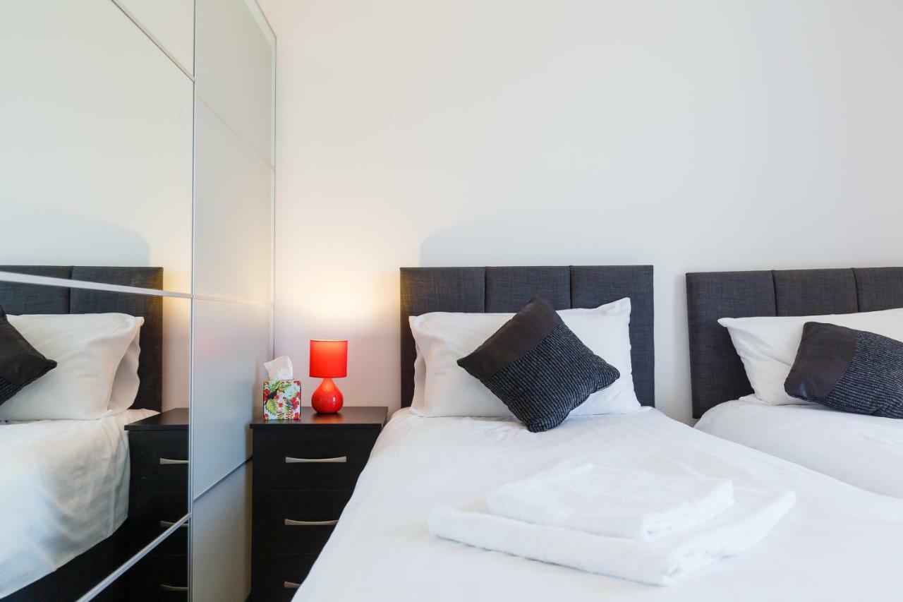 Contemporary Trumpington Apartment With Self Check-In ,Free On-Site Parking, Terrace, Super Fast Wifi & 5 Mins Drive To Papworth & Addenbrookes Hospitals Cambridge  Luaran gambar