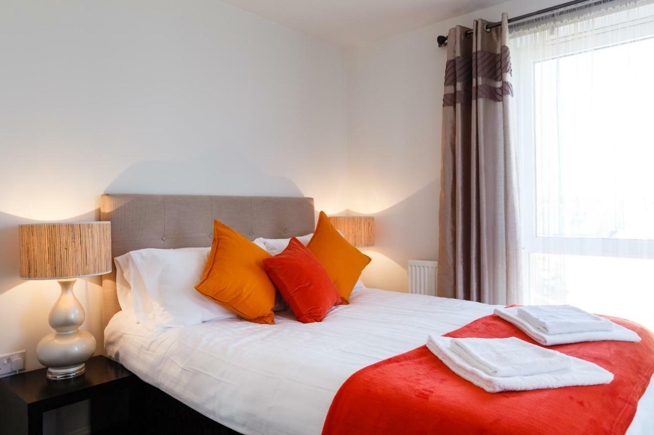 Contemporary Trumpington Apartment With Self Check-In ,Free On-Site Parking, Terrace, Super Fast Wifi & 5 Mins Drive To Papworth & Addenbrookes Hospitals Cambridge  Luaran gambar